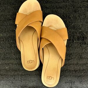 UGG Kari Women's sandal size US 10 (fit like a 9)